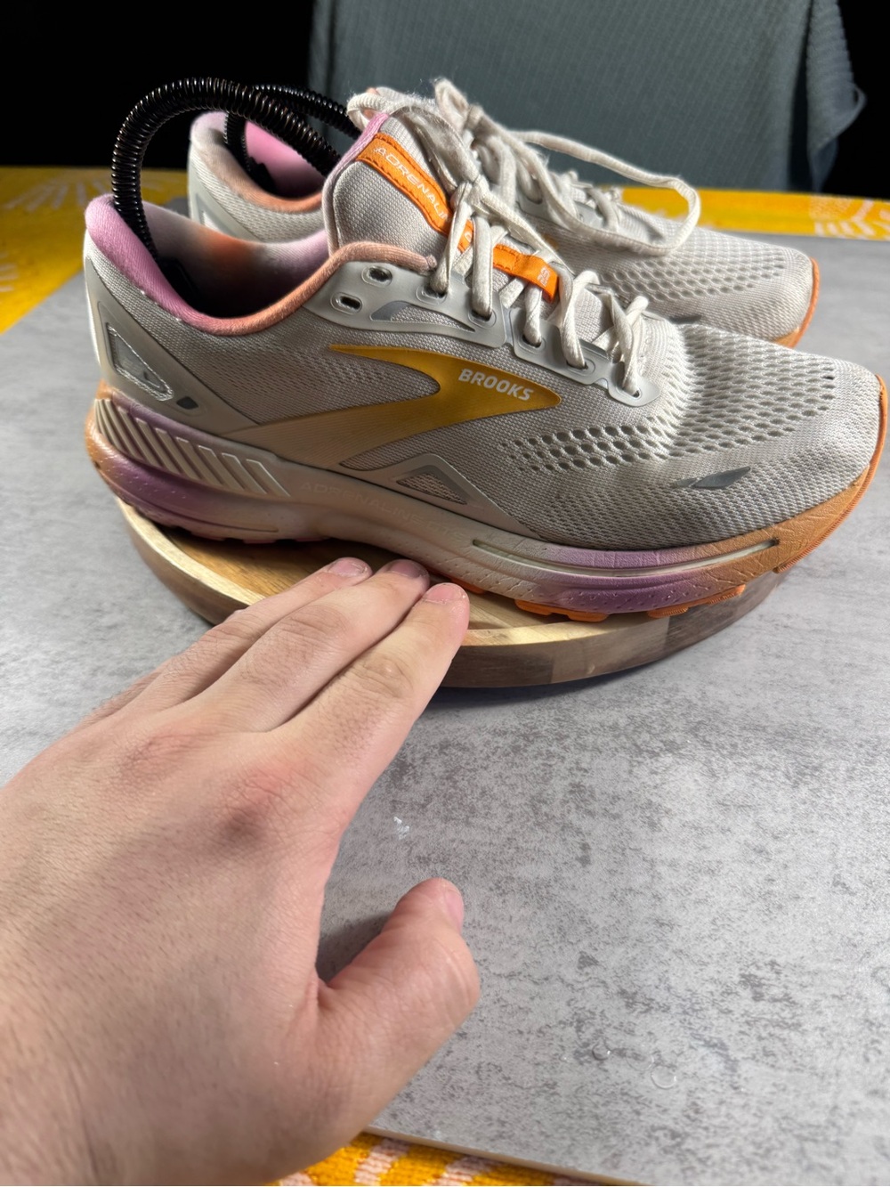 Brooks Adrenaline GTS 23 Womens 9 Shoes Off White 1203811B117 Sneaker Running